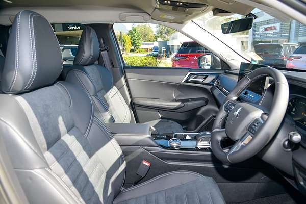 2025 Mitsubishi Outlander LS ZM thumb-9