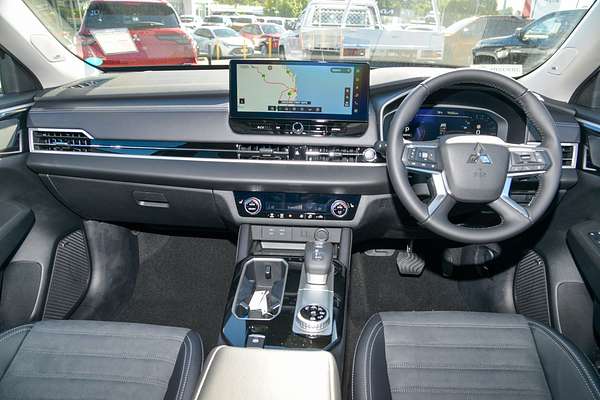 2025 Mitsubishi Outlander LS ZM thumb-17