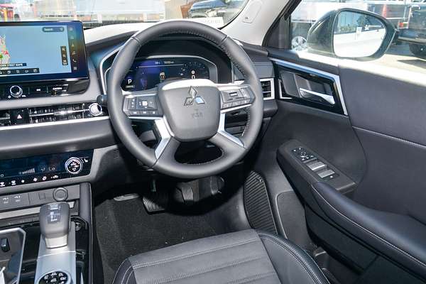 2025 Mitsubishi Outlander LS ZM thumb-18