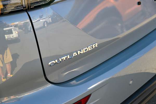 2025 Mitsubishi Outlander LS ZM thumb-20