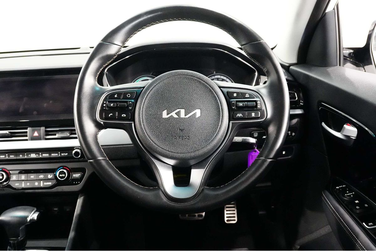 2022 Kia Niro Hybrid Sport DE