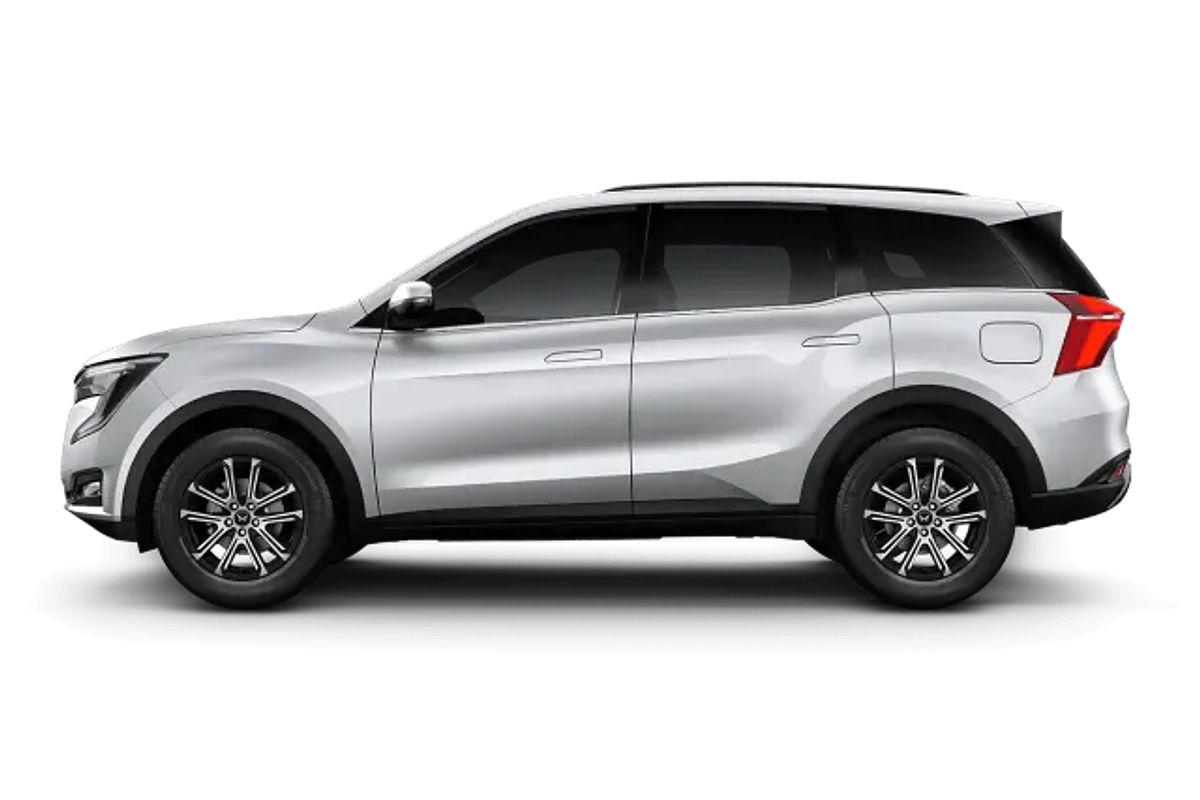 2026 Mahindra XUV700 AX7