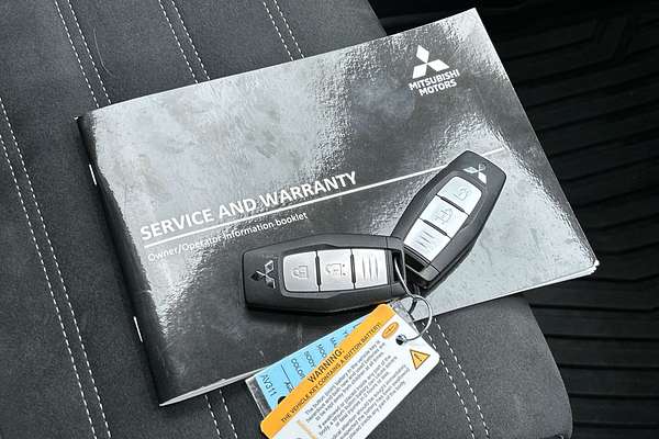 2023 Mitsubishi Outlander LS Black Edition ZM thumb-22