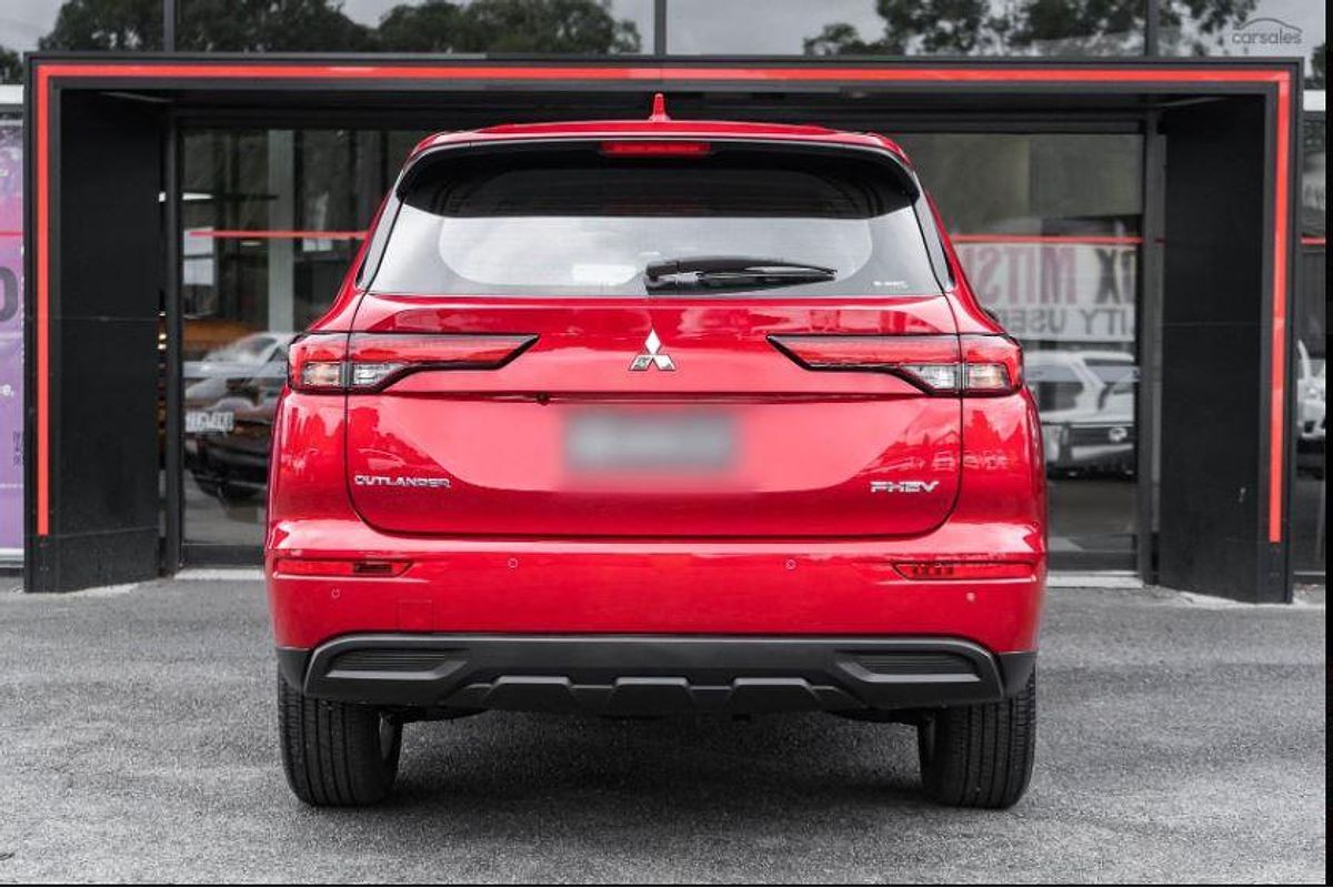 2025 Mitsubishi Outlander PHEV ES ZM