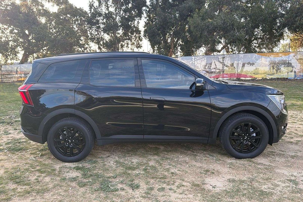 2024 Mahindra XUV700 AX7L Black Edition