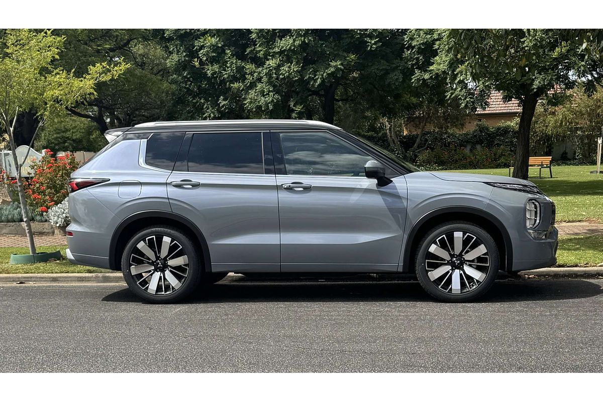 2026 Mitsubishi Outlander Exceed Tourer ZM