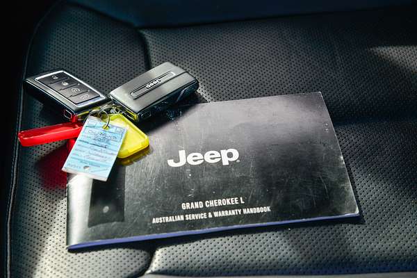 2022 Jeep Grand Cherokee L Limited WL thumb-23