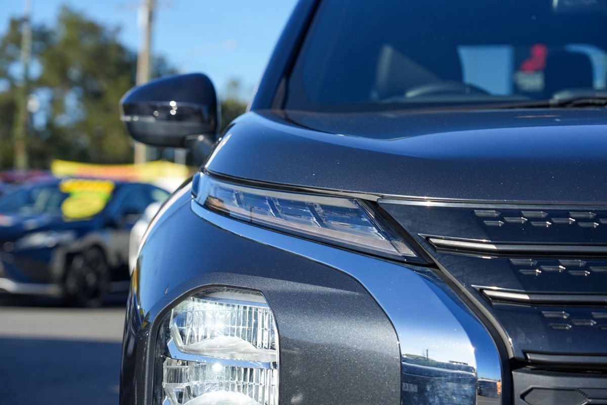 2024 Mitsubishi Outlander Black Edition ZM