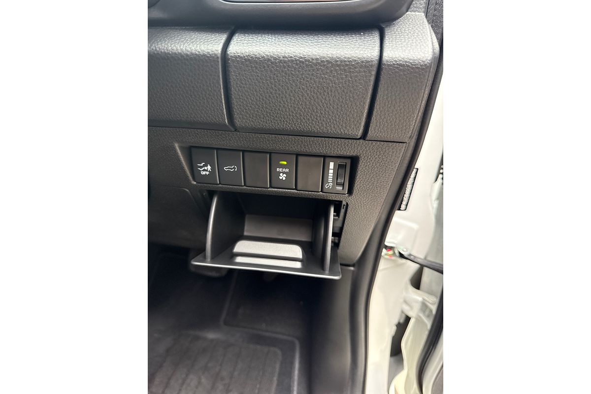 2025 Isuzu MU-X LS-T image 10