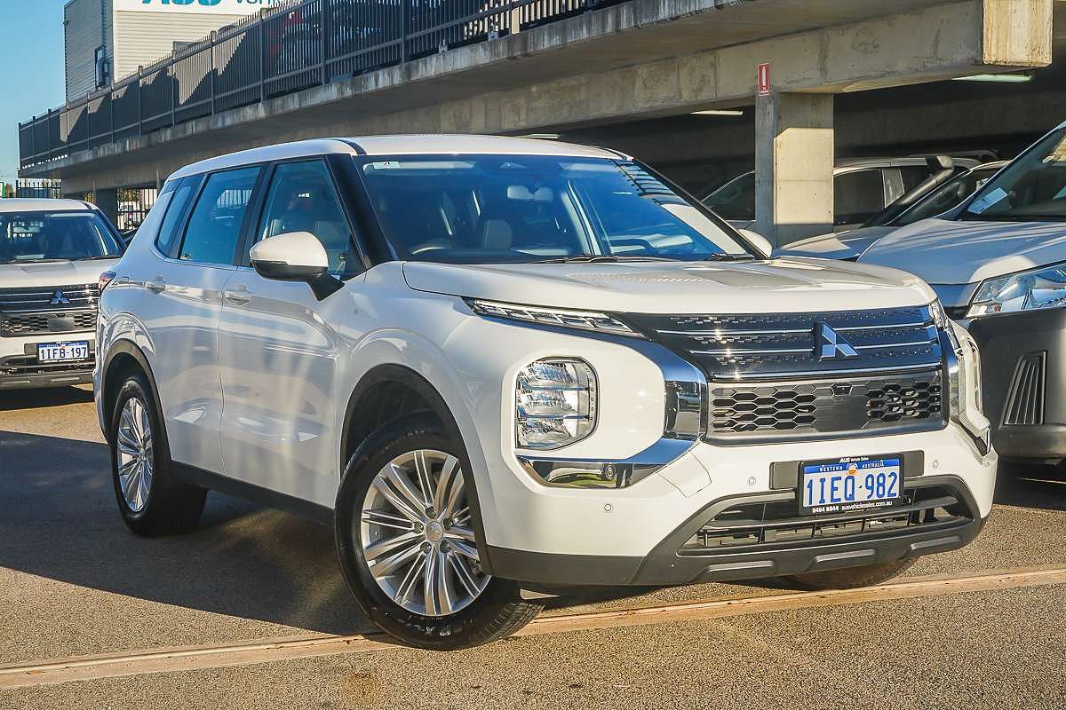 2024 Mitsubishi Outlander ES ZM