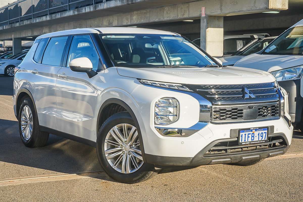 2024 Mitsubishi Outlander ES ZM