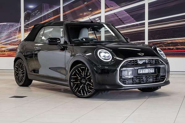 2025 MINI Cooper C Favoured F67