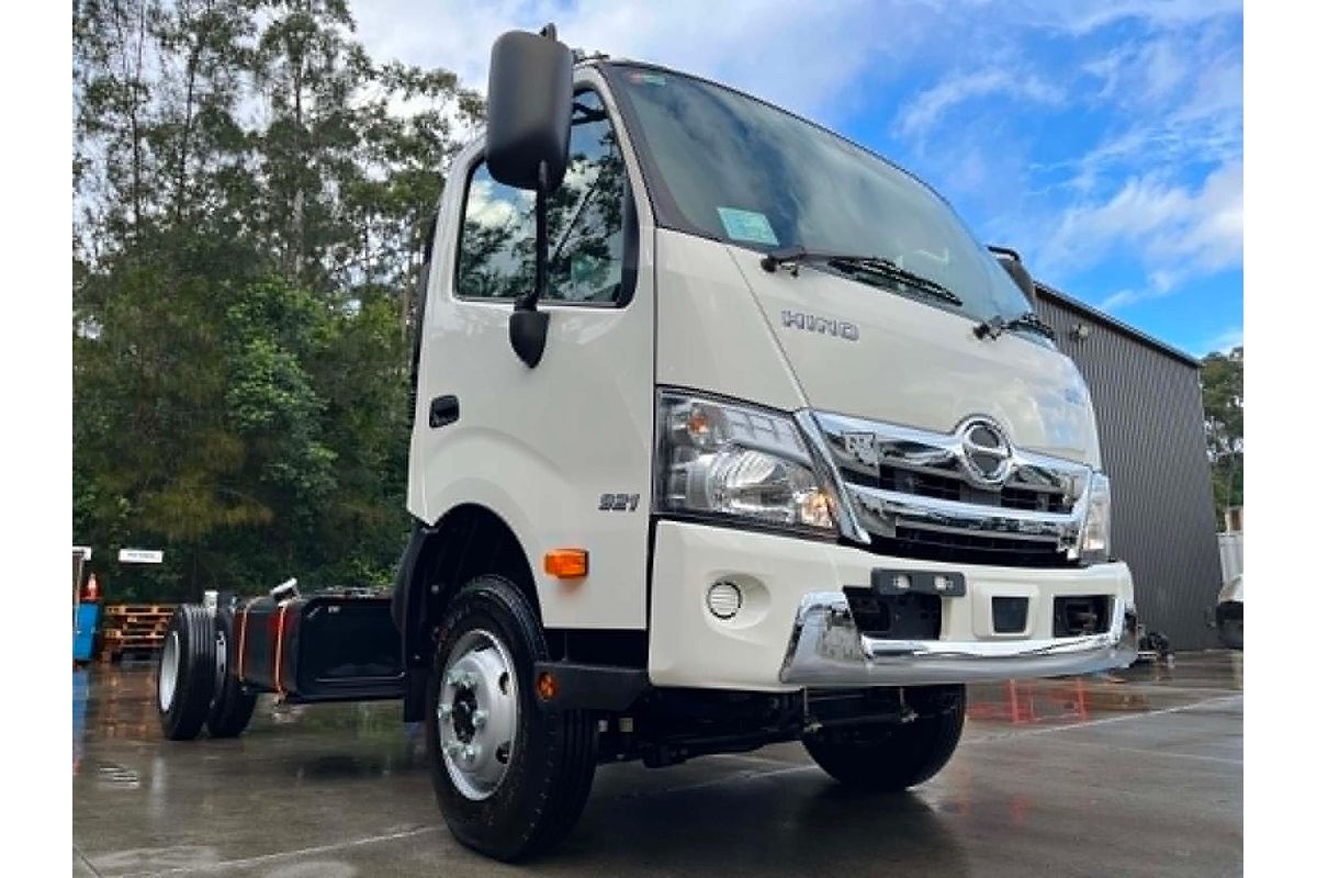2025 Hino 300 Series 921