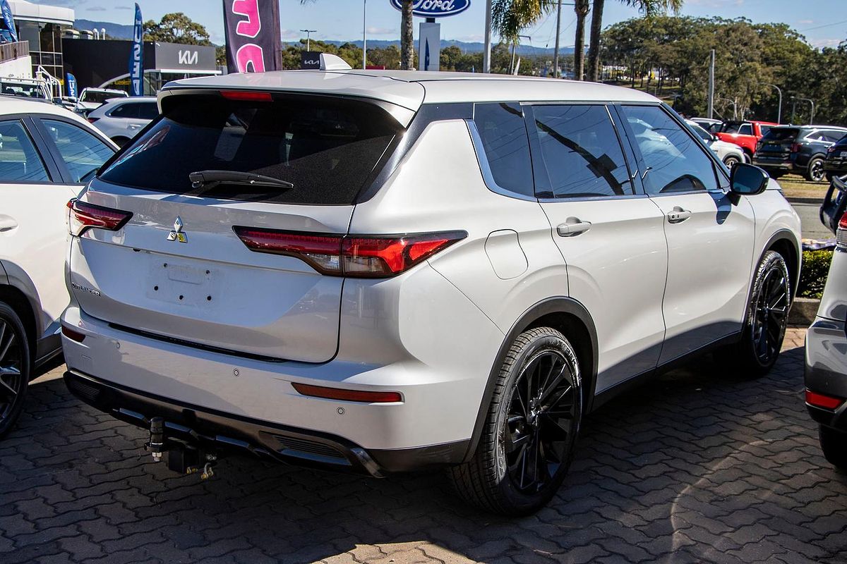 2023 Mitsubishi Outlander LS ZM