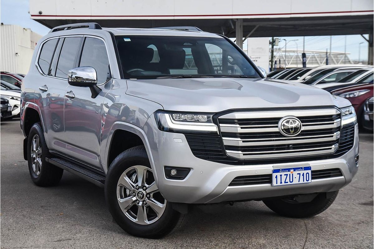 2025 Toyota Landcruiser Sahara FJA300R
