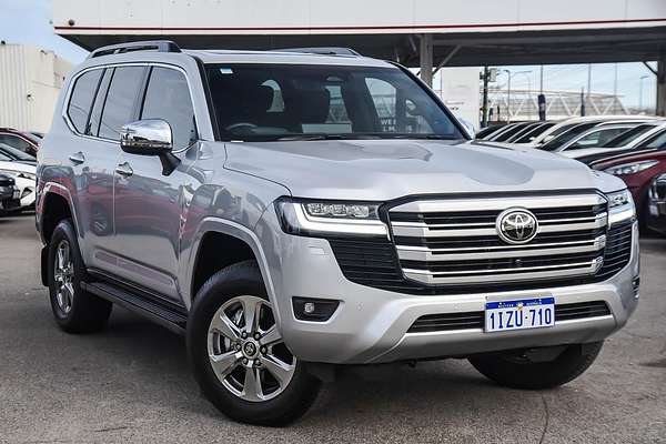 2025 Toyota Landcruiser Sahara FJA300R