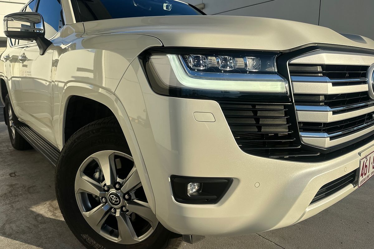 2023 Toyota Landcruiser Sahara FJA300R