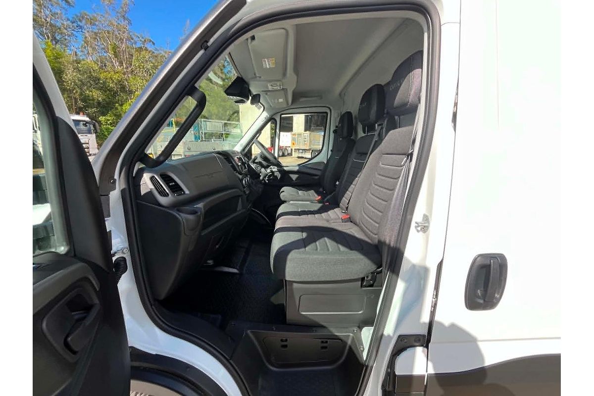 2025 IVECO Daily 35S14V image 19