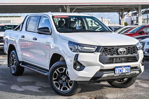 2025 Toyota Hilux SR5 48V GUN126R 4X4