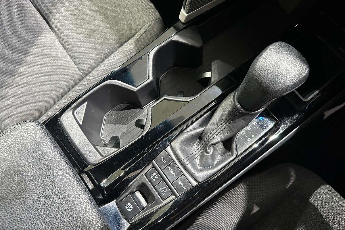 2025 Toyota Camry Ascent AXVH80R