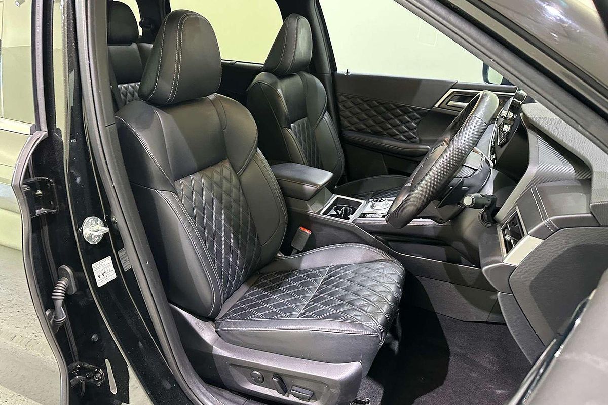 2023 Mitsubishi Outlander Exceed ZM