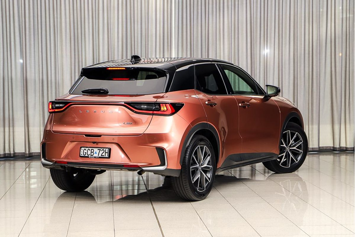 2025 Lexus LBX Luxury MAYH10R