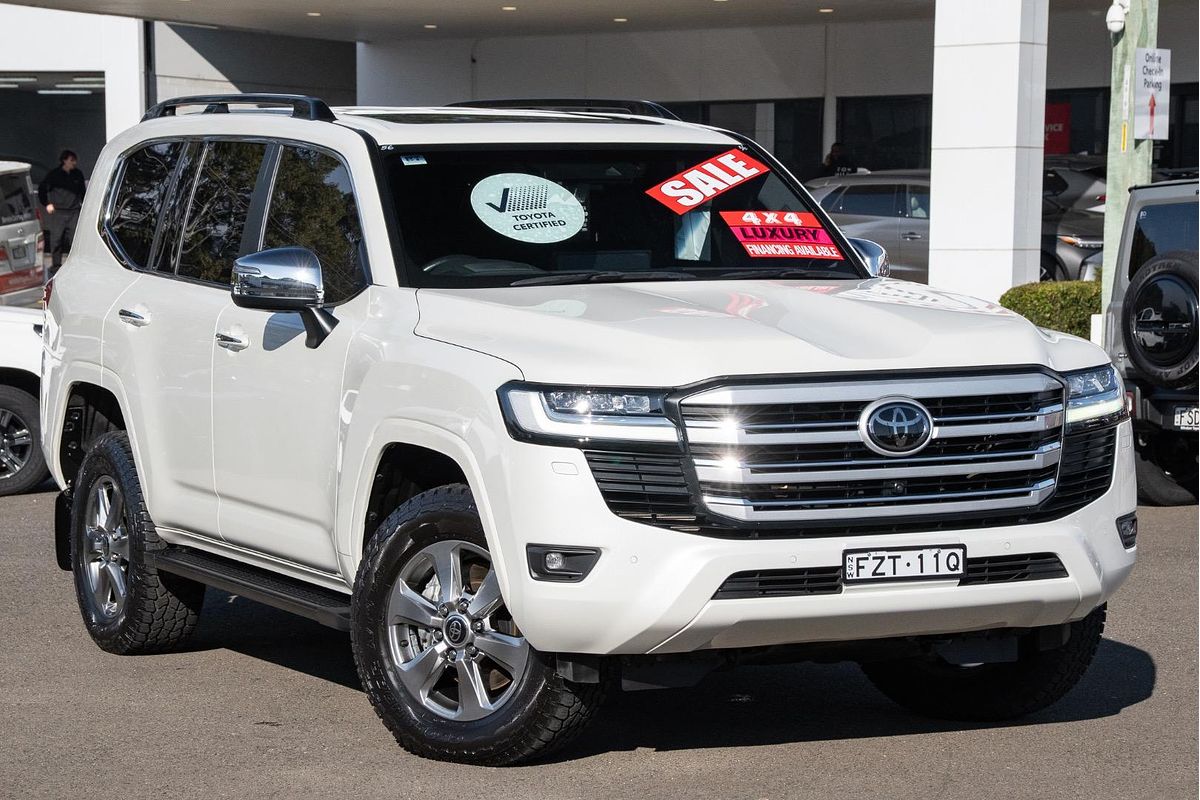 2024 Toyota Landcruiser Sahara FJA300R