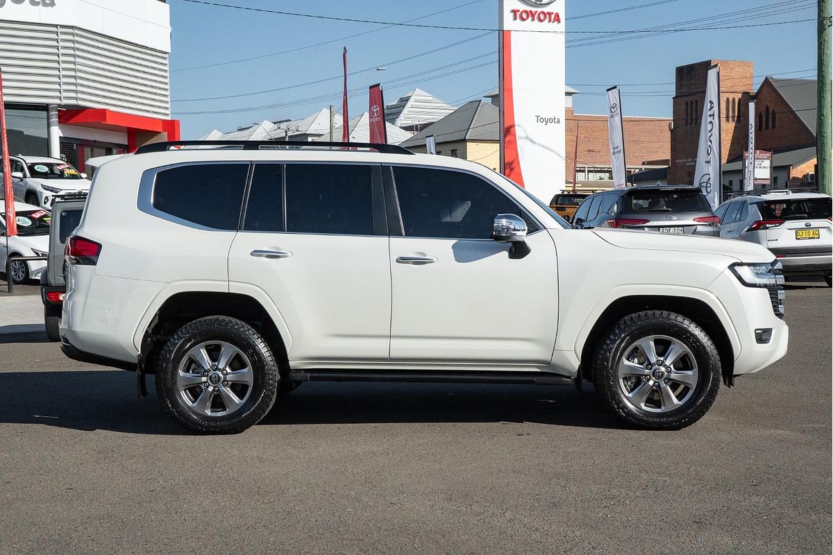 2024 Toyota Landcruiser Sahara FJA300R