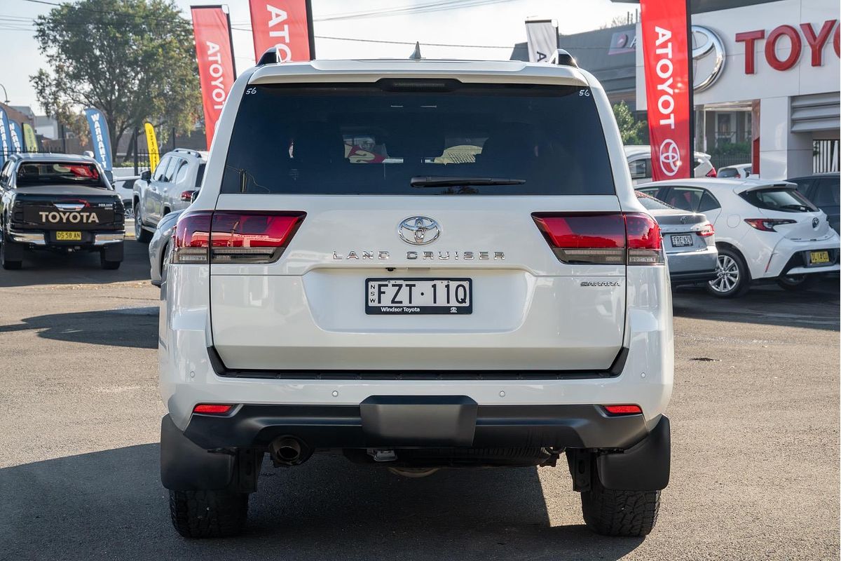 2024 Toyota Landcruiser Sahara FJA300R