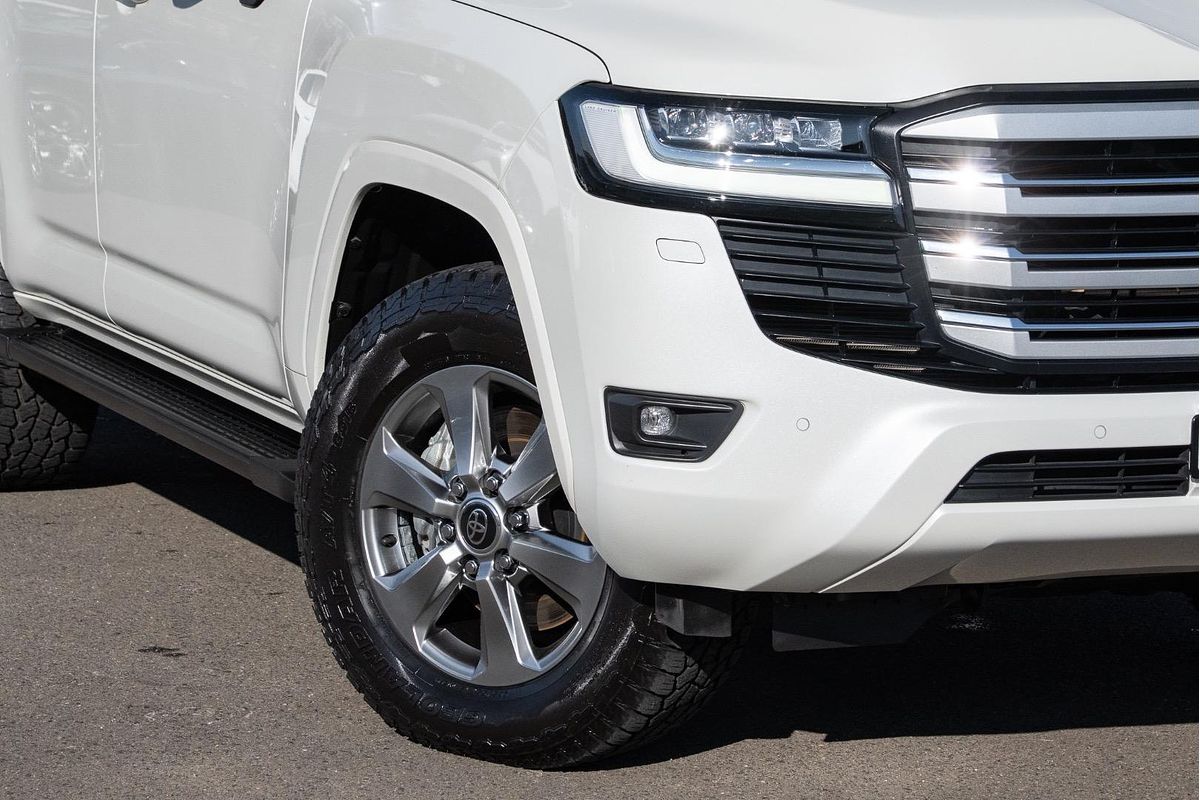 2024 Toyota Landcruiser Sahara FJA300R