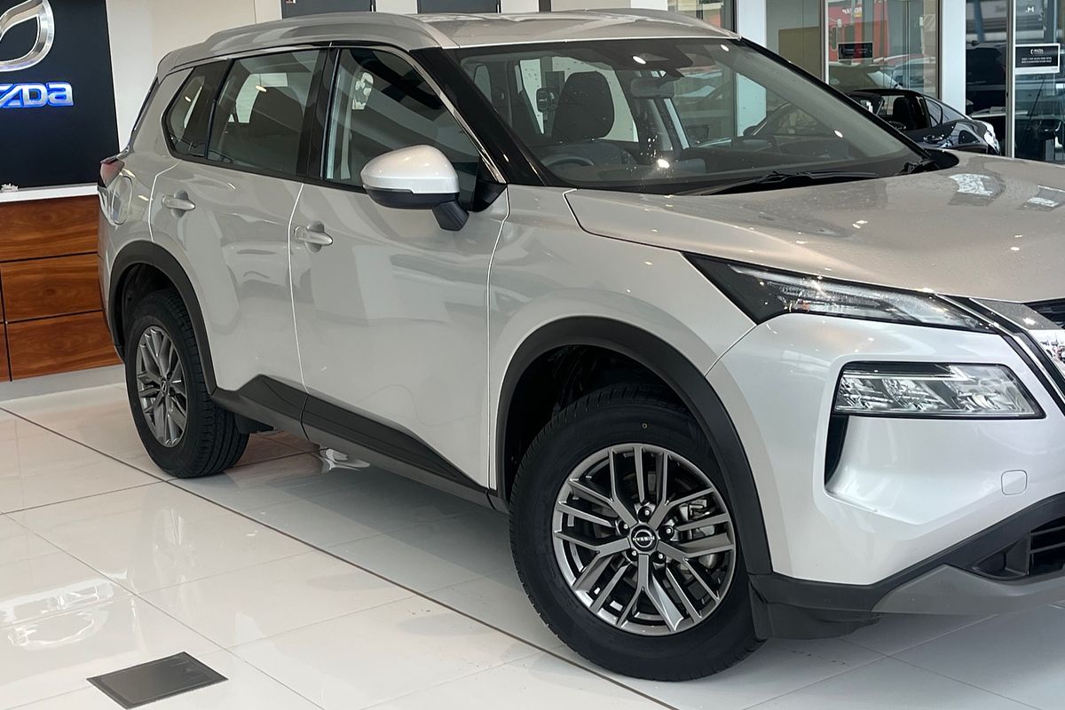 2024 Nissan X-TRAIL ST T33