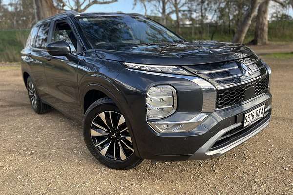 2025 Mitsubishi Outlander LS ZM