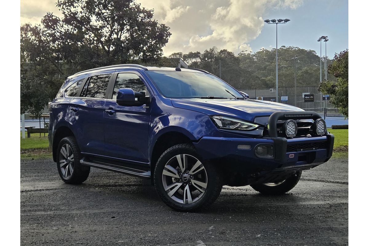 2022 Isuzu MU-X LS-T