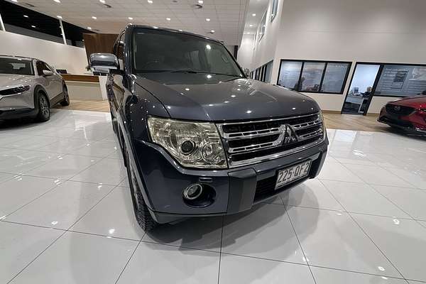 2009 Mitsubishi Pajero Exceed NT thumb-2