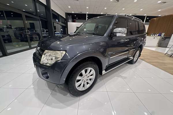 2009 Mitsubishi Pajero Exceed NT thumb-4