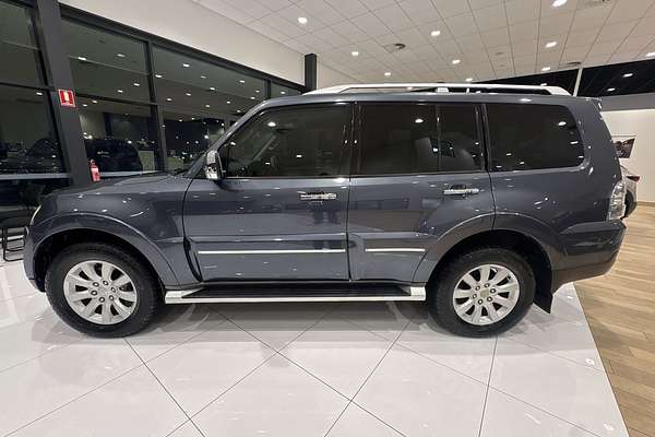 2009 Mitsubishi Pajero Exceed NT thumb-5