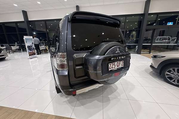 2009 Mitsubishi Pajero Exceed NT thumb-6