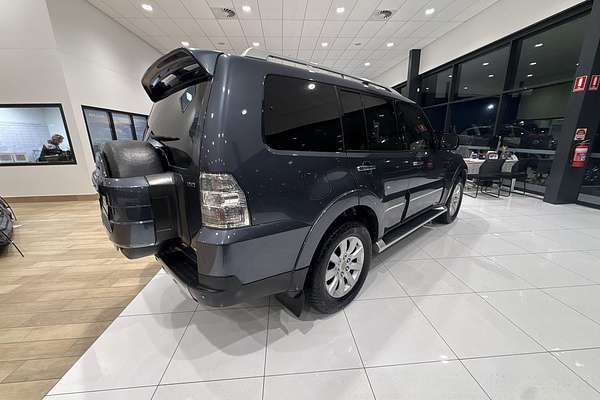 2009 Mitsubishi Pajero Exceed NT thumb-8
