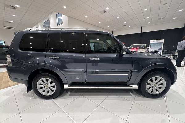 2009 Mitsubishi Pajero Exceed NT thumb-9