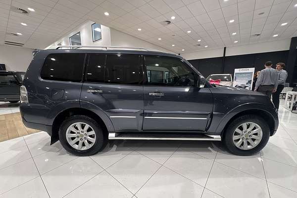 2009 Mitsubishi Pajero Exceed NT thumb-10