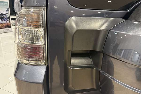 2009 Mitsubishi Pajero Exceed NT thumb-12