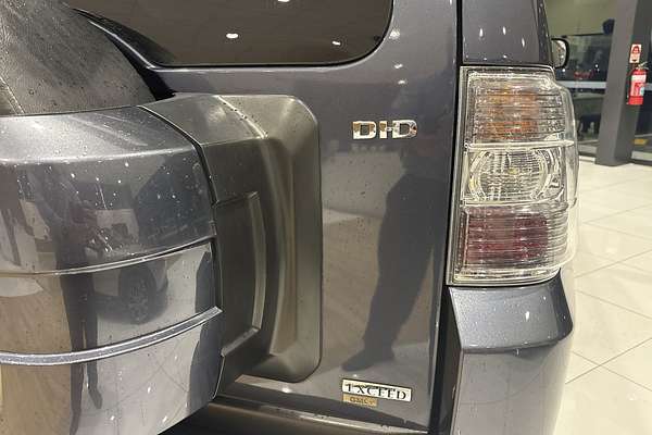 2009 Mitsubishi Pajero Exceed NT thumb-13
