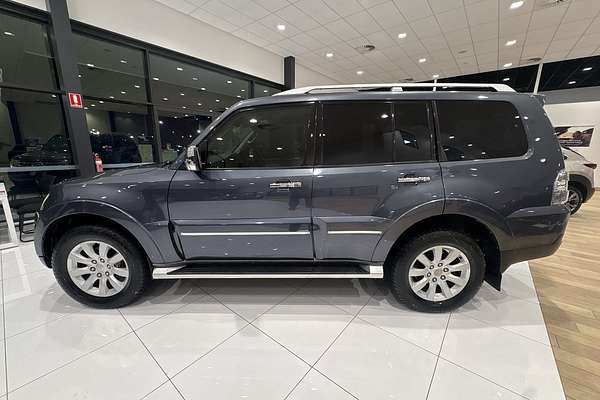 2009 Mitsubishi Pajero Exceed NT thumb-15