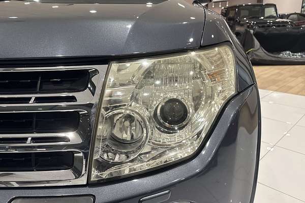 2009 Mitsubishi Pajero Exceed NT thumb-18