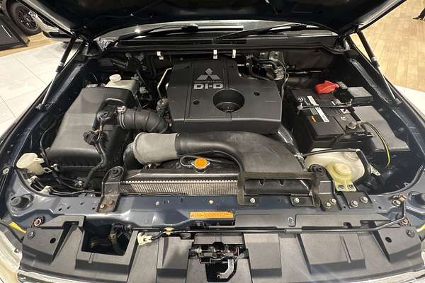 2009 Mitsubishi Pajero Exceed NT thumb-19