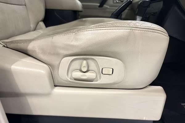 2009 Mitsubishi Pajero Exceed NT thumb-21