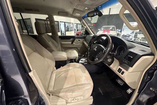 2009 Mitsubishi Pajero Exceed NT thumb-22