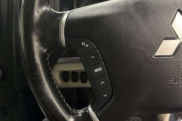 2009 Mitsubishi Pajero Exceed NT thumb-23