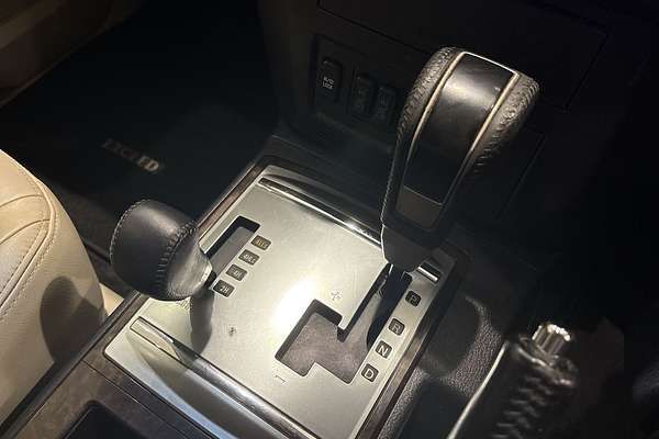 2009 Mitsubishi Pajero Exceed NT thumb-26