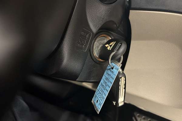 2009 Mitsubishi Pajero Exceed NT thumb-27